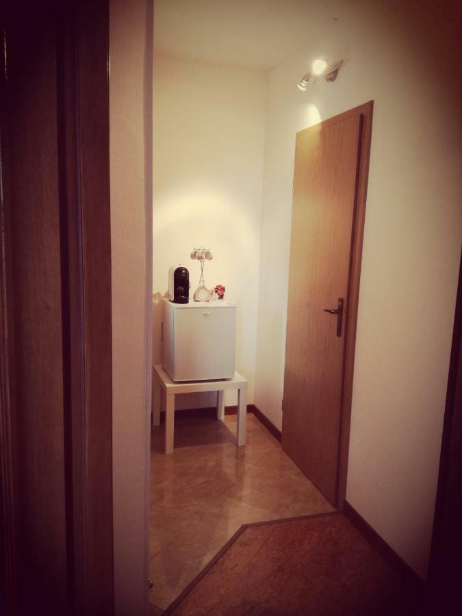 Room Kris With Private Entrance & Private Bathroom Vilanija Kültér fotó