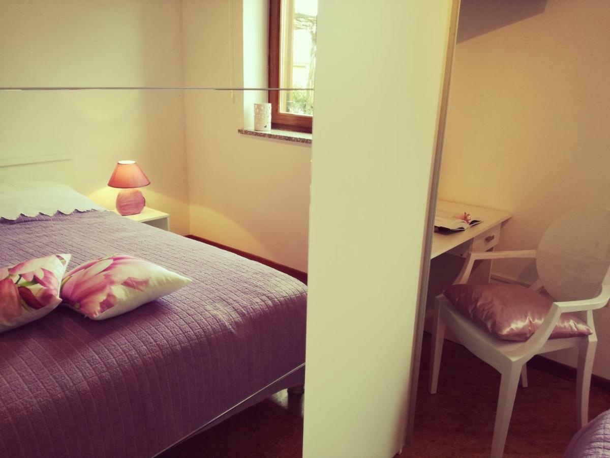 Room Kris With Private Entrance & Private Bathroom Vilanija Kültér fotó